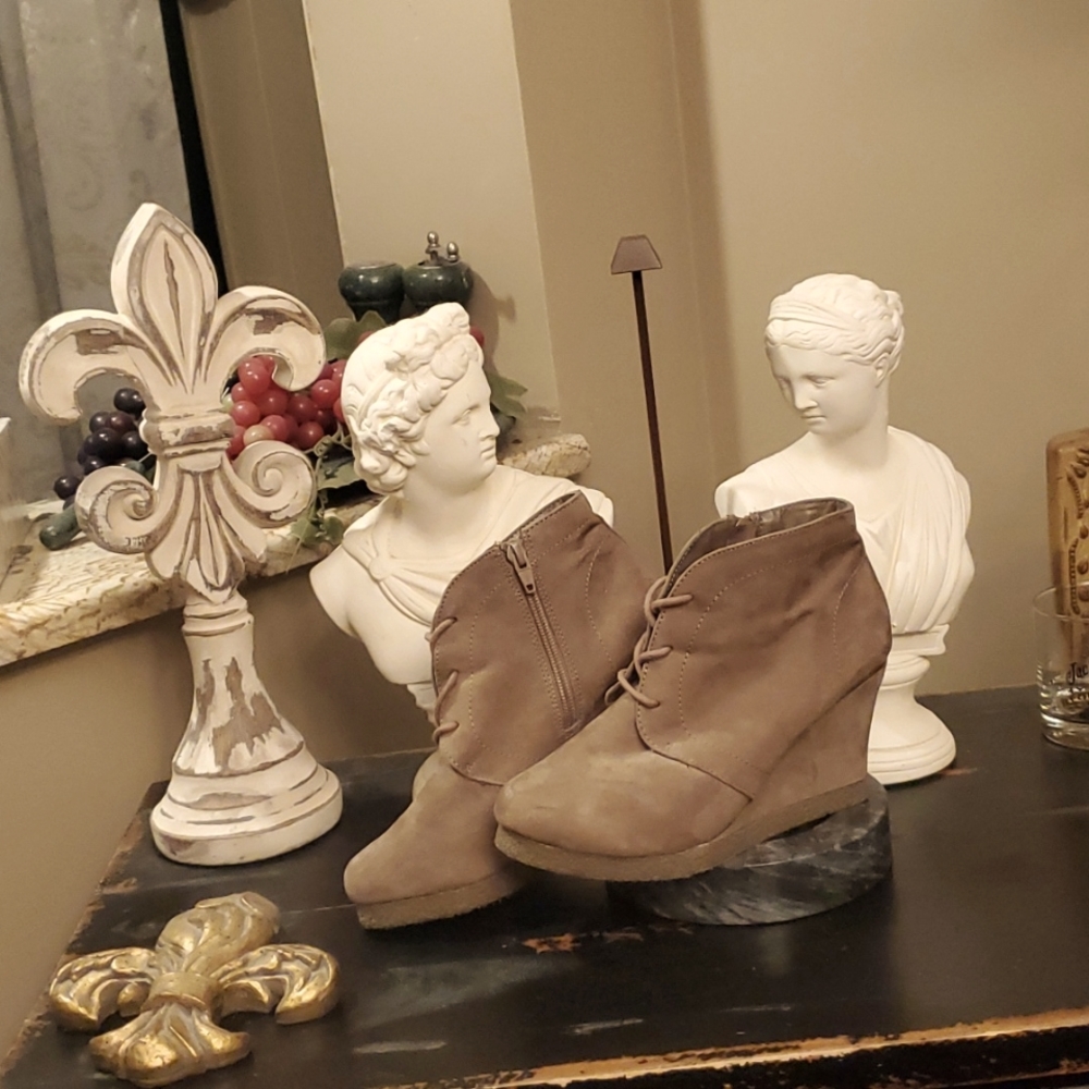 Merona sz 6 suede brown wedge 👢 boots .